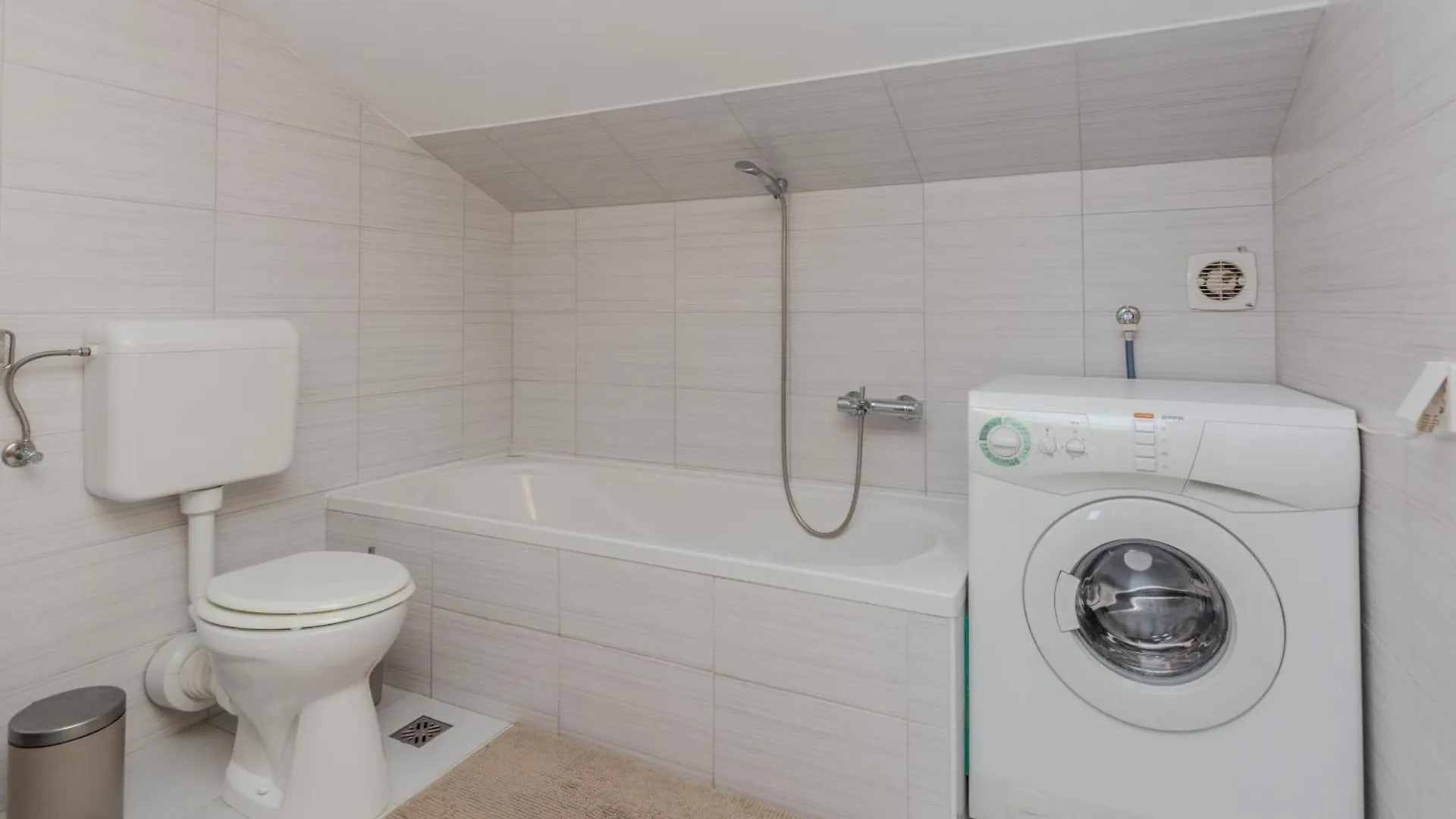 Holiday House Gloria Patri Maslenica