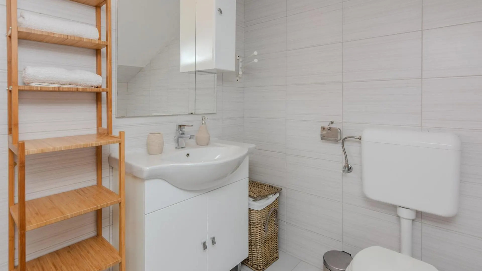 Holiday House Gloria Patri Maslenica 0*,