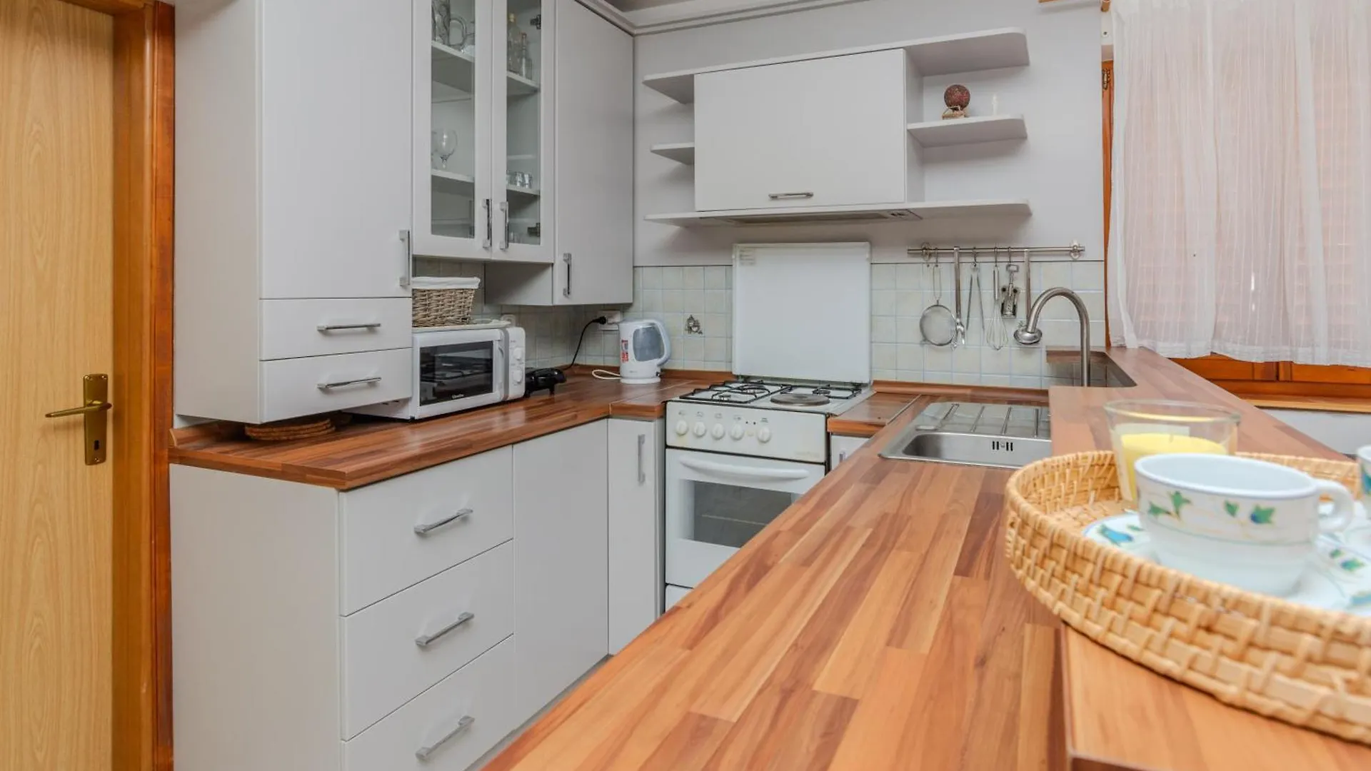 Holiday House Gloria Patri Maslenica 0*,