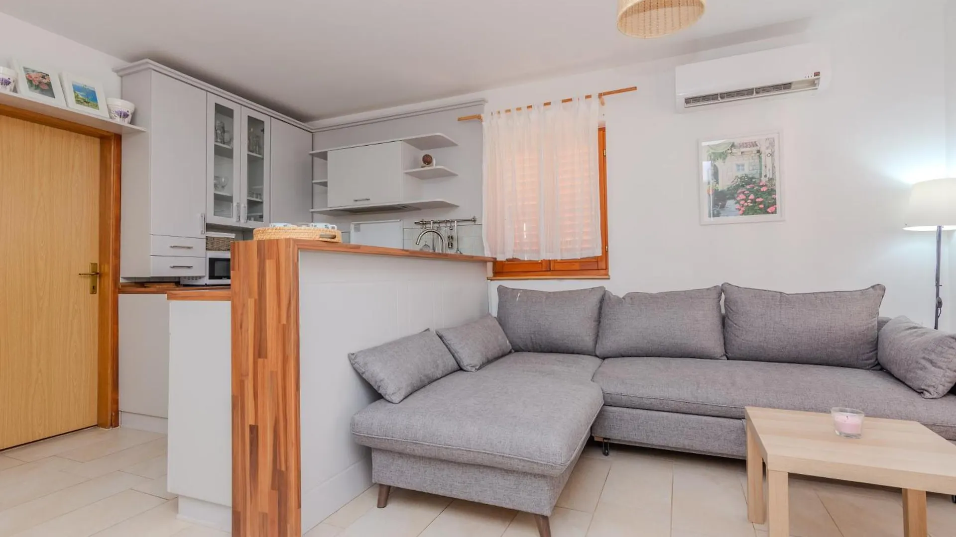 Holiday House Gloria Patri Maslenica 0*,